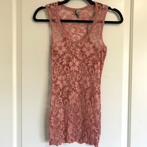 Cute lace tank! Great Condition